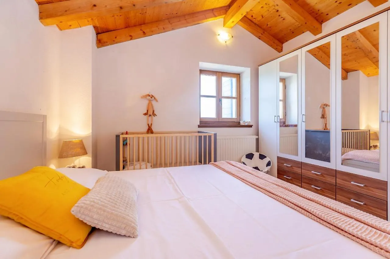 Holiday House Andrea With Pool Sveti Ivan Dobrinjski Casa vacanze